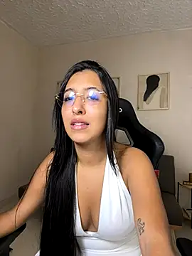 Snapshot of Valerygomez02 chatting on 10.28.25 Valerygomez02 online show from 10.28.25