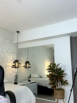 Snapshot of EMILIIA_RICHTER__ chatting on 09.29.25 EMILIIA RICHTER online show from 09.29.25