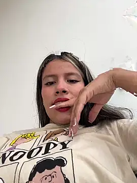 Snapshot of EMILIIA_RICHTER__ chatting on 10.08.25 EMILIIA RICHTER online show from 10.08.25