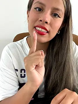 Snapshot of EMILIIA_RICHTER__ chatting on 10.09.25 EMILIIA RICHTER online show from 10.09.25