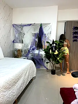 Snapshot of EMILIIA_RICHTER__ chatting on 10.19.25 EMILIIA RICHTER online show from 10.19.25