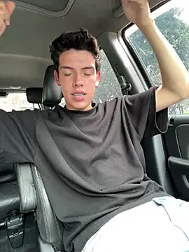 mattebret11 online show from 10.28.25