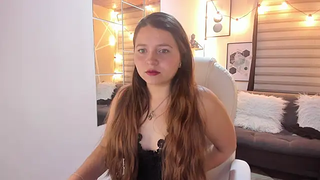 Snapshot of sophiee09_ chatting on 10.08.25 sophiee09  online show from 10.08.25