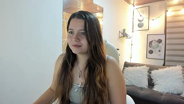 Snapshot of sophiee09_ chatting on 10.10.25 sophiee09  online show from 10.10.25