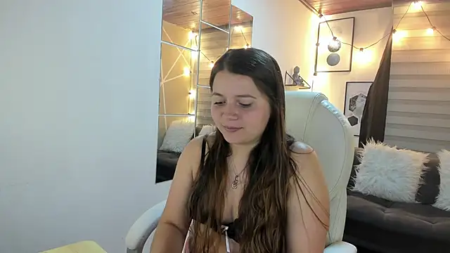 Snapshot of sophiee09_ chatting on 10.20.25 sophiee09  online show from 10.20.25