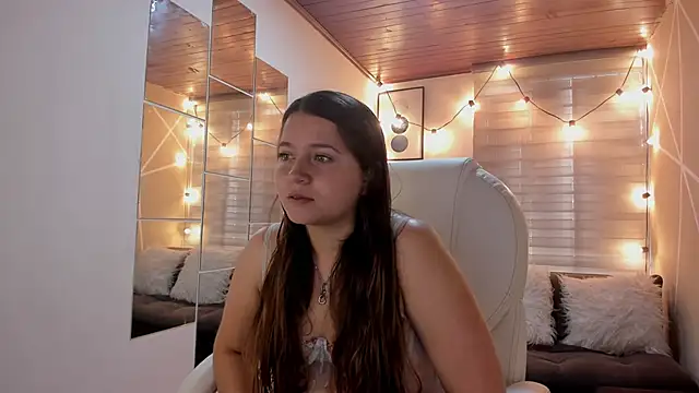 Snapshot of sophiee09_ chatting on 10.25.25 sophiee09  online show from 10.25.25