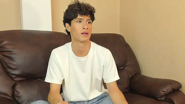 Snapshot of Xam_Collen chatting on 11.28.25 Xam Collen online show from 11.28.25