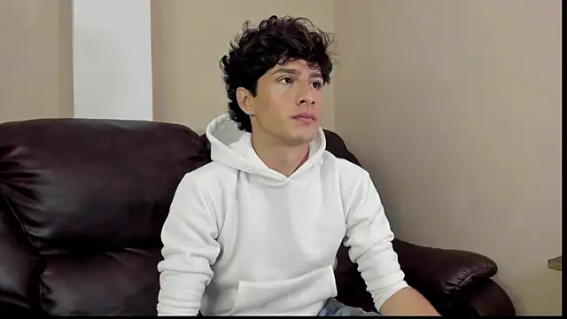 Snapshot of Xam_Collen chatting on 11.29.25 Xam Collen online show from 11.29.25