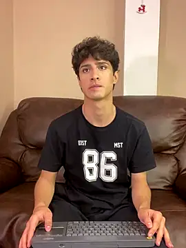 Snapshot of Xam_Collen chatting on 12.04.25 Xam Collen online show from 12.04.25