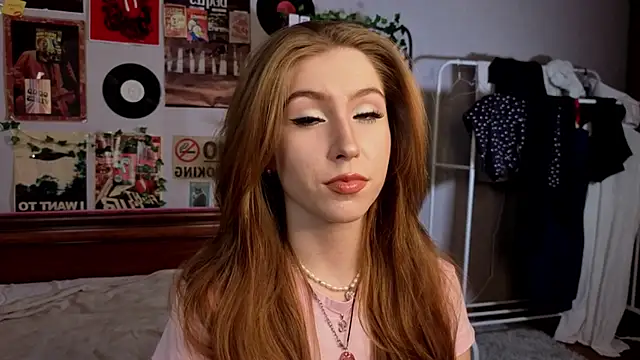 LinhStirna online show from 10.07.25