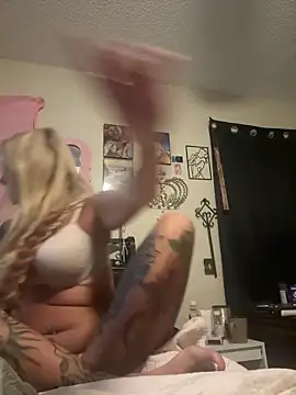 Snapshot of tattoobarbiexox chatting on 10.14.25 tattoobarbiexox online show from 10.14.25