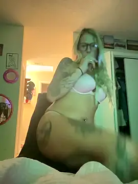 Snapshot of tattoobarbiexox chatting on 10.31.25 tattoobarbiexox online show from 10.31.25