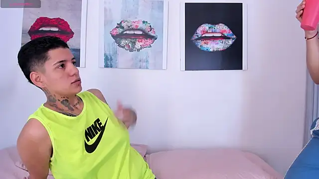 Snapshot of Girls_inlove chatting on 09.27.25 Girls inlove online show from 09.27.25