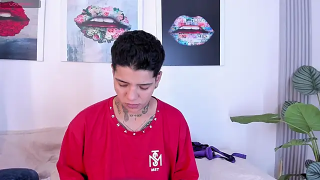 Snapshot of Girls_inlove chatting on 10.08.25 Girls inlove online show from 10.08.25