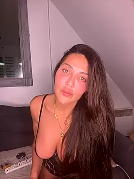 Lara khalifaa online show from 11.13.25