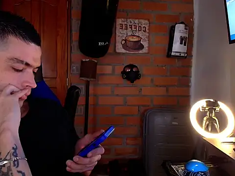 Travis R online show from 10.10.25