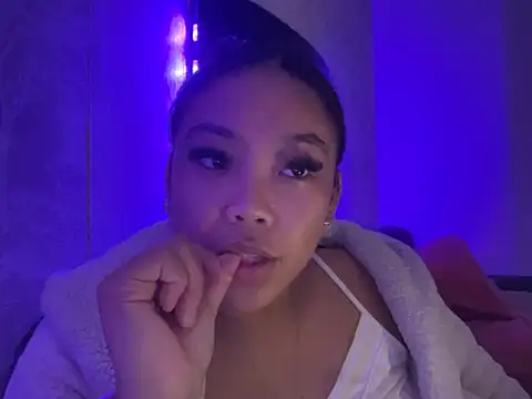 MissCherryyxox online show from 09.22.25