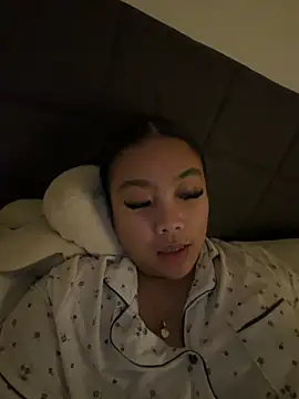 MissCherryyxox online show from 11.04.25