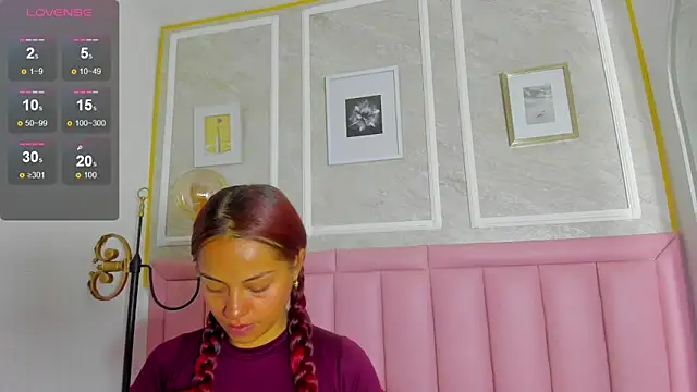 HoollyHendrix online show from 01.31.26