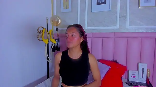 HoollyHendrix online show from 02.23.26