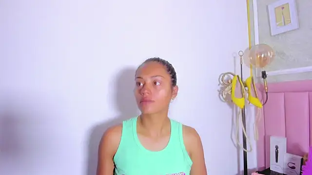 HoollyHendrix online show from 02.28.26