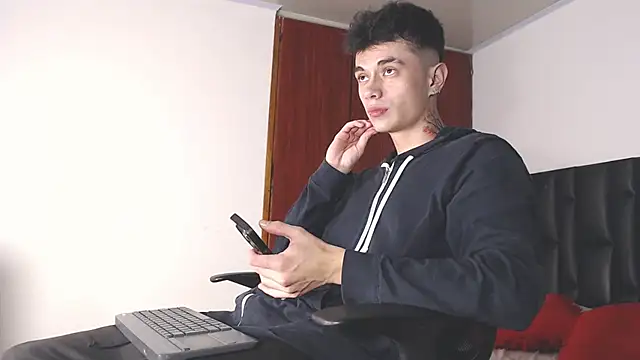 Snapshot of jaico_santos chatting on 10.24.25 jaico santos online show from 10.24.25