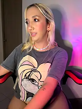 Snapshot of Isa_klein chatting on 10.12.25 Isa klein online show from 10.12.25