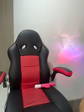 Snapshot of Isa_klein chatting on 11.05.25 Isa klein online show from 11.05.25