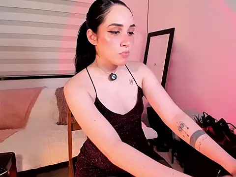 SarahCastillo  online show from 12.04.25