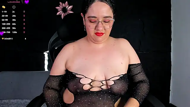 Snapshot of AriadnaRuiz chatting on 10.17.25 AriadnaRuiz online show from 10.17.25