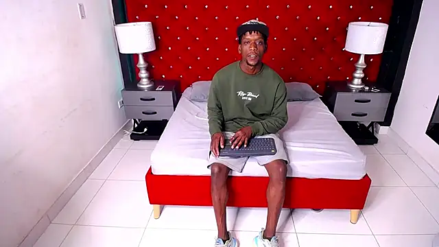 Snapshot of SkylerBigxxx chatting on 10.18.25 SkylerBigxxx online show from 10.18.25