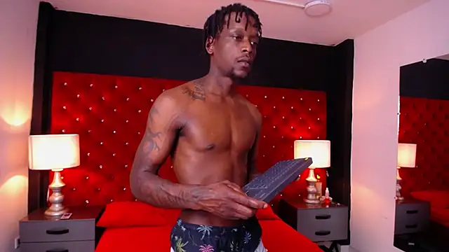 Snapshot of SkylerBigxxx chatting on 10.29.25 SkylerBigxxx online show from 10.29.25