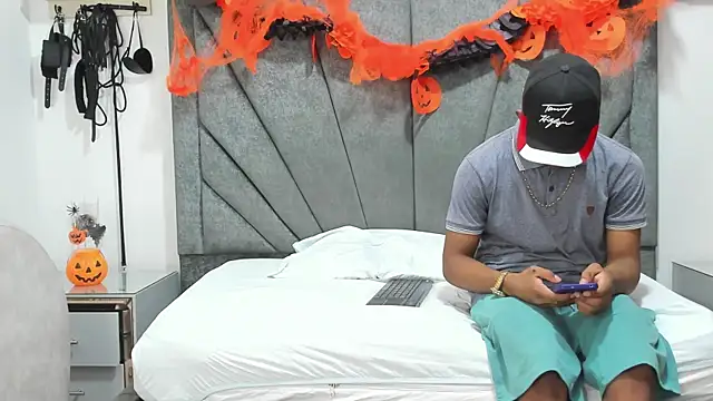 DaphnerANDrogerrr online show from 10.27.25