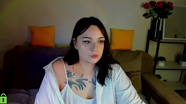 Snapshot of Mia_R0ss chatting on 09.24.25 Mia R0ss online show from 09.24.25