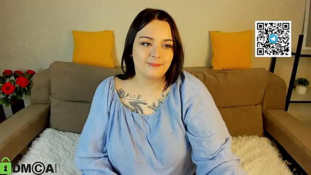 Snapshot of Mia_R0ss chatting on 10.13.25 Mia R0ss online show from 10.13.25