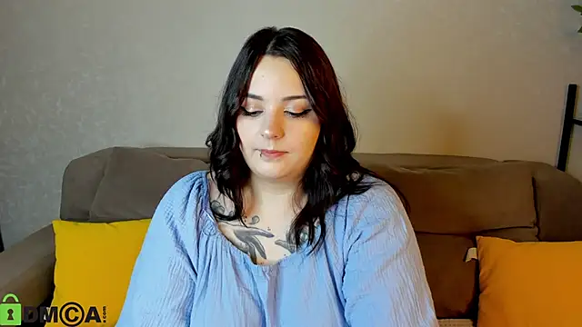 Snapshot of Mia_R0ss chatting on 10.18.25 Mia R0ss online show from 10.18.25