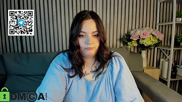 Snapshot of Mia_R0ss chatting on 10.19.25 Mia R0ss online show from 10.19.25