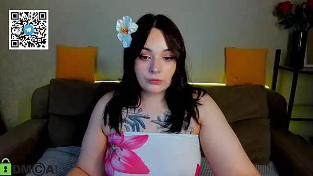 Snapshot of Mia_R0ss chatting on 10.21.25 Mia R0ss online show from 10.21.25