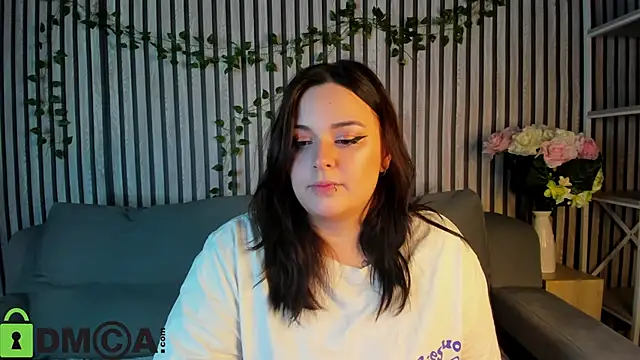 Snapshot of Mia_R0ss chatting on 10.27.25 Mia R0ss online show from 10.27.25