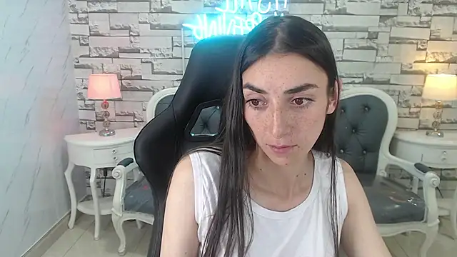 Snapshot of Maily_a_ chatting on 09.26.25 Maily a online show from 09.26.25