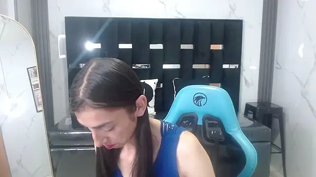 Snapshot of Maily_a_ chatting on 10.08.25 Maily a online show from 10.08.25