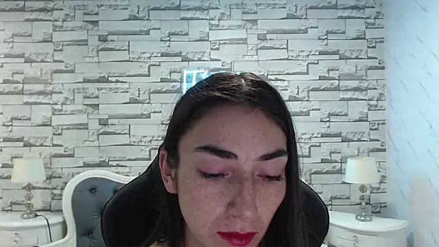 Snapshot of Maily_a_ chatting on 10.11.25 Maily a online show from 10.11.25