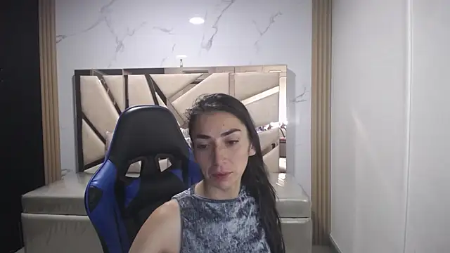 Snapshot of Maily_a_ chatting on 10.23.25 Maily a online show from 10.23.25