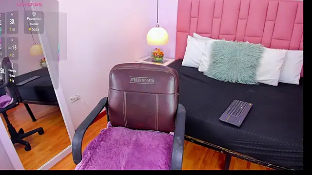 Amy Ferreira online show from 12.17.25