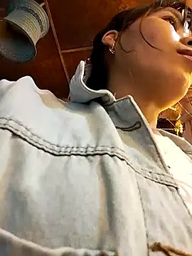 Snapshot of linhkem-cute chatting on 09.20.25 linhkem-cute online show from 09.20.25