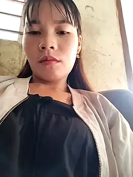 Snapshot of linhkem-cute chatting on 09.30.25 linhkem-cute online show from 09.30.25