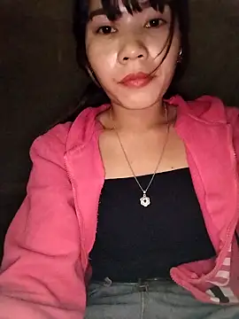 Snapshot of linhkem-cute chatting on 11.17.25 linhkem-cute online show from 11.17.25