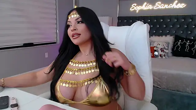 Snapshot of theofficialsophiasanchez chatting on 10.31.25 theofficialsophiasanchez online show from 10.31.25