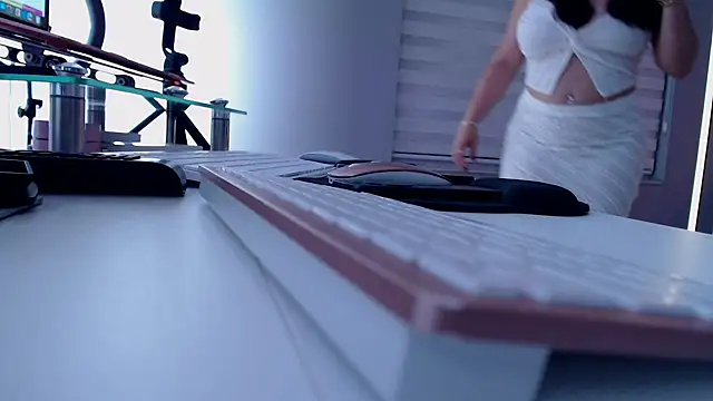 theofficialsophiasanchez online show from 04.10.26