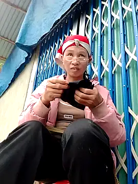 Snapshot of donna-bae chatting on 10.25.25 donna-bae online show from 10.25.25